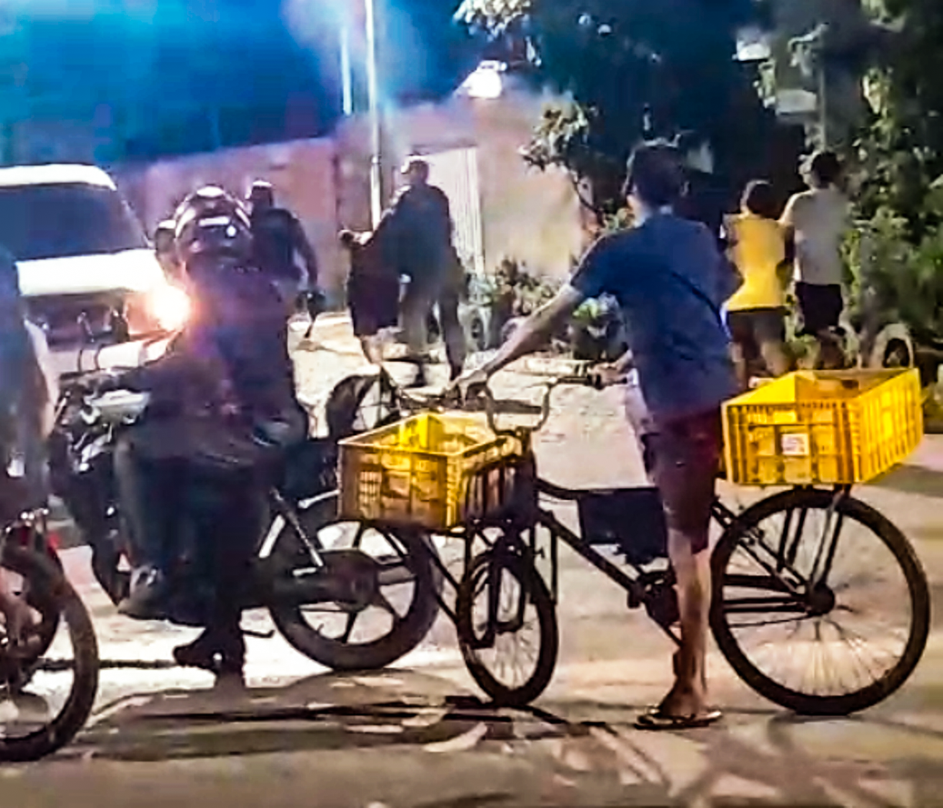 Dupla em a moto invade casa durante perseguição policial na zona Norte e acaba presa