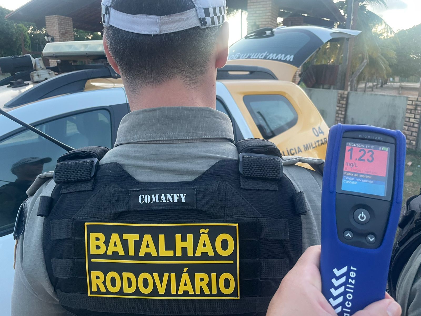 Todo Errado: Homem é preso em blitz por dirigir embriagado e sem habilitação em Parnamirim