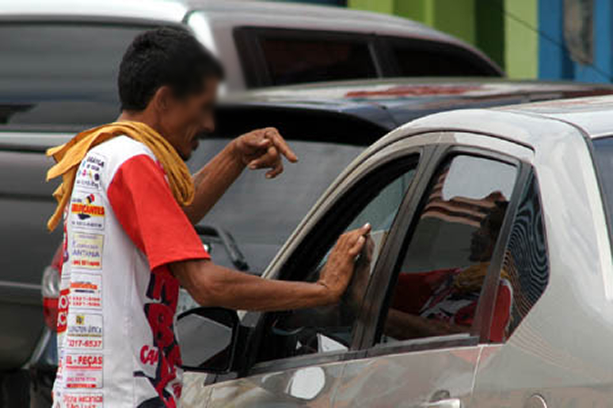 O Absurdo Legalizado: Natal Rumo à Extorsão Oficial por “Flanelinhas”?