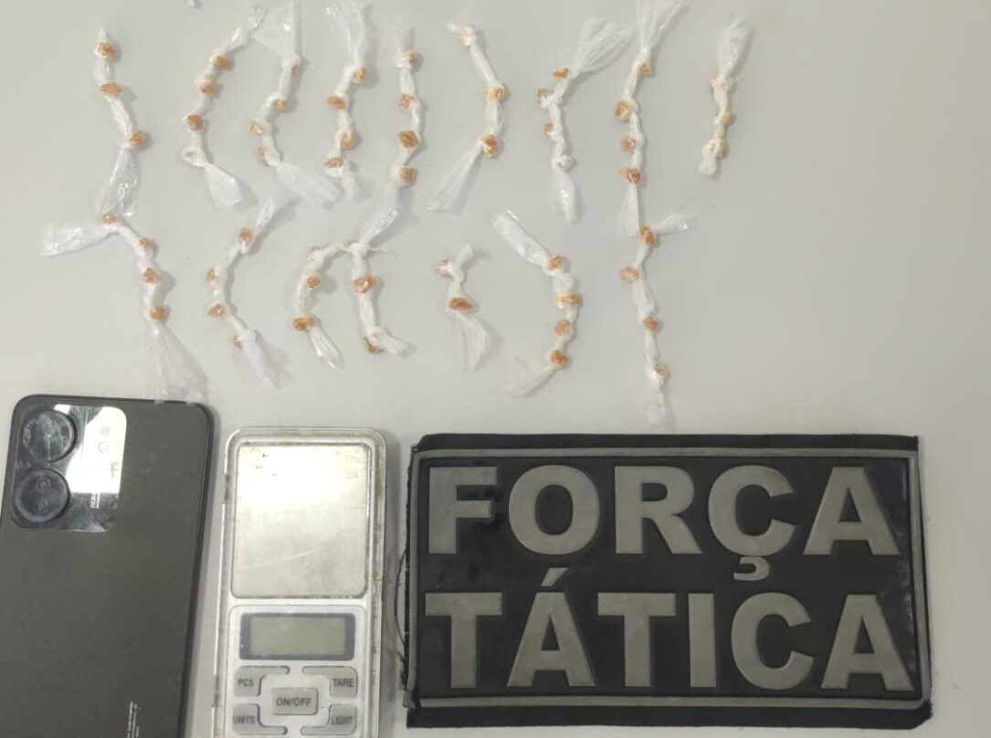Polícia Militar apreende drogas e prende dupla em flagrante durante patrulhamento em área de intenso tráfico em Parnamirim