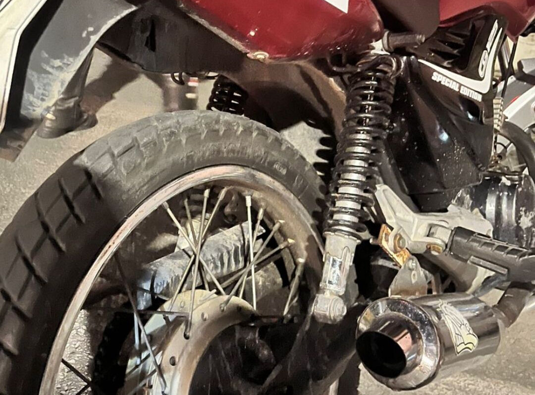 CPRE remove motocicletas barulhentas e prende motorista embriagado em Parnamirim
