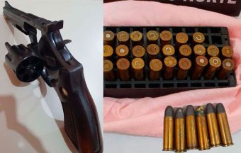 Homem de 67 anos é preso em Areia Branca por posse ilegal de arma após morder funcionário e causar amputação de dedo