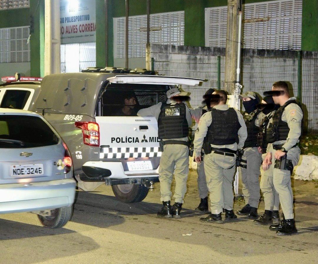 Polícia prende dupla após assalto e troca de tiros em Natal; um dos suspeitos foi baleado