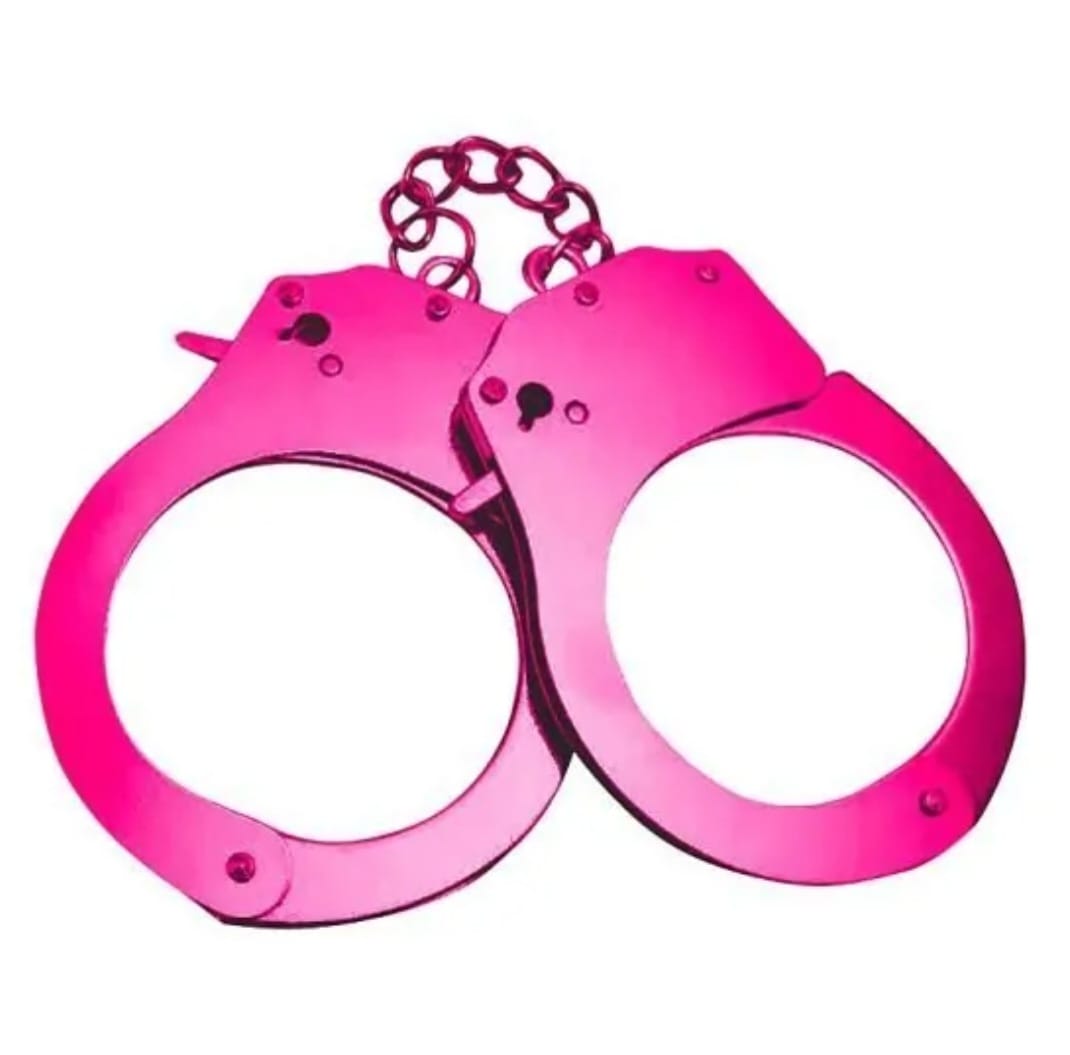 Mulher presa algema rosa