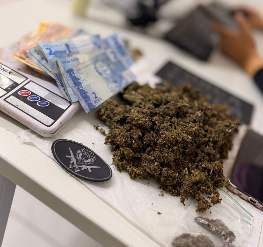 Tornozelado foge ao ver Força Tática e abandona material de tráfico em Macaíba