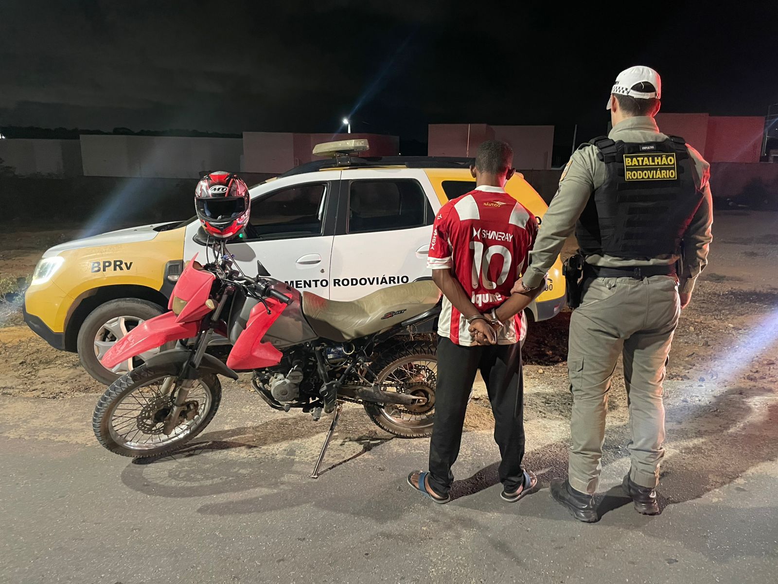 Sem habilitação e pilotando moto roubada, homem é preso na Grande Natal