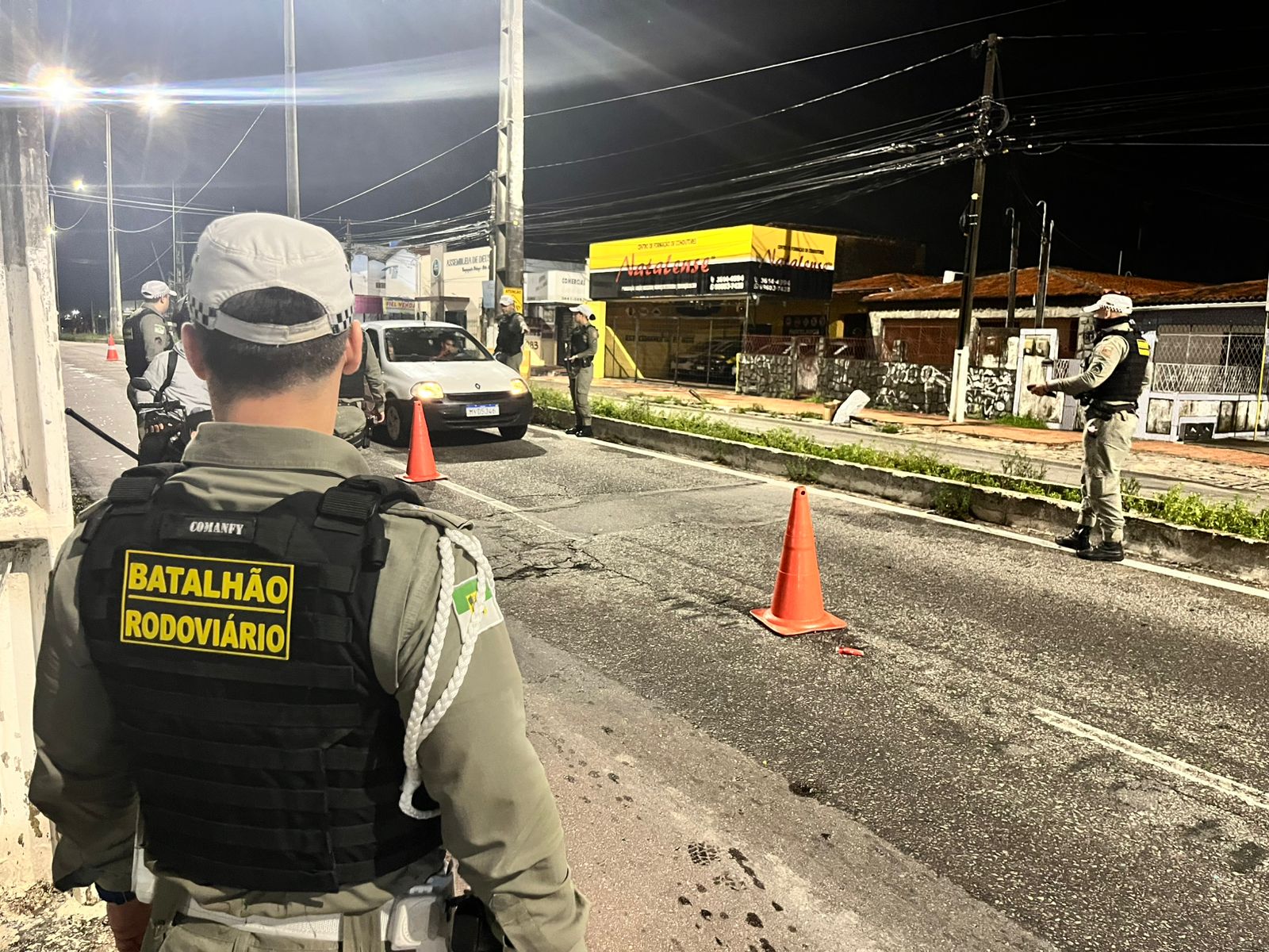 “Bem certinho”: Foragido é preso dirigindo embriagado na zona Norte