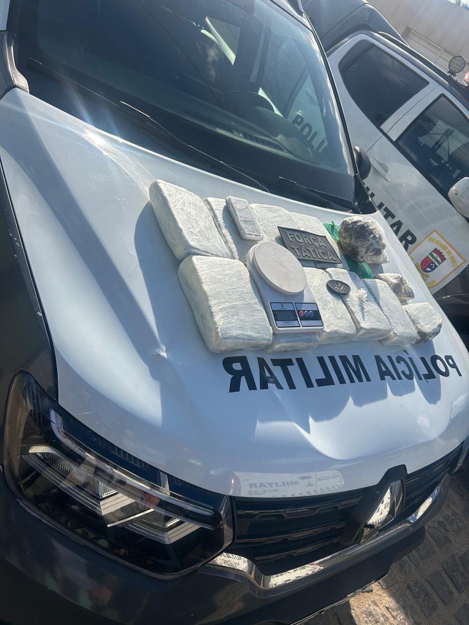 Polícia Militar apreende mais de 13 quilos de maconha e prende suspeito em operação em Natal