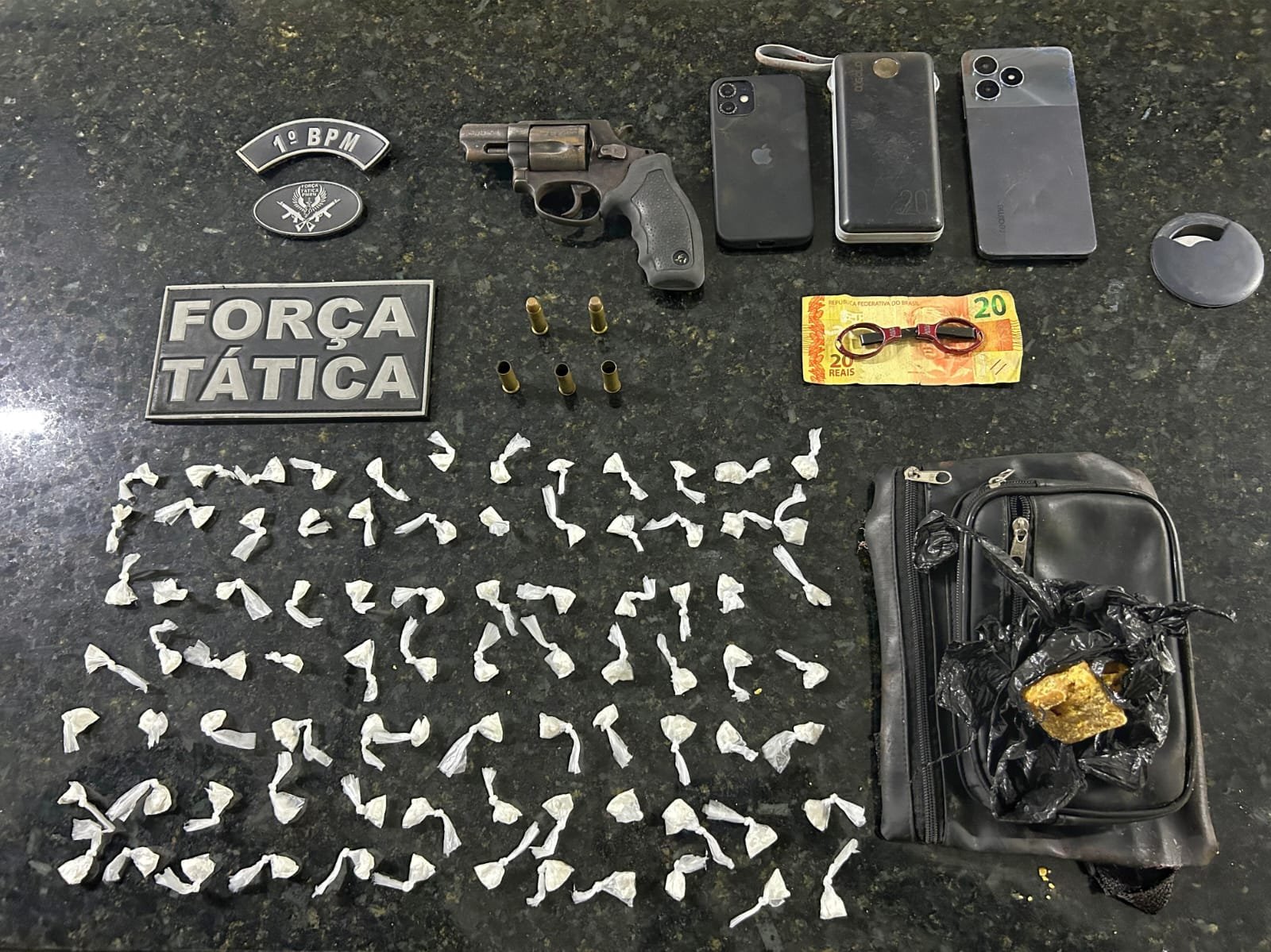 Suspeito morre após atirar contra PM e tentar fugir pelos telhados na Cidade Alta