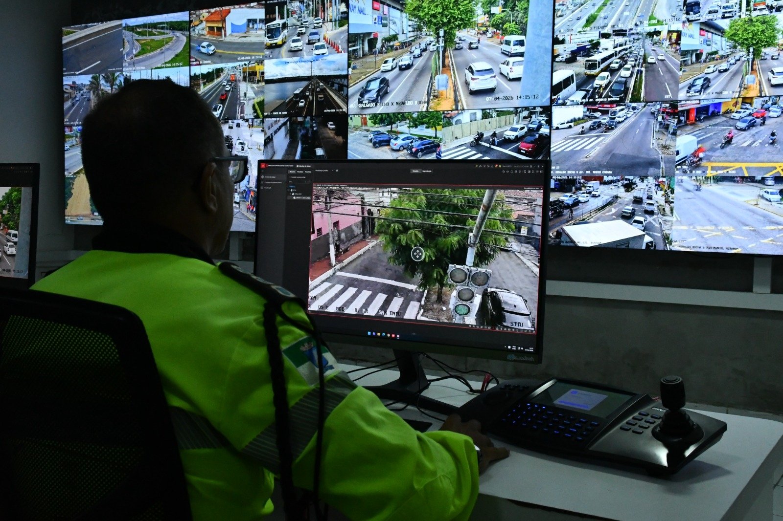 Chuvas deixam vias intransitáveis e STTU alerta motoristas em Natal