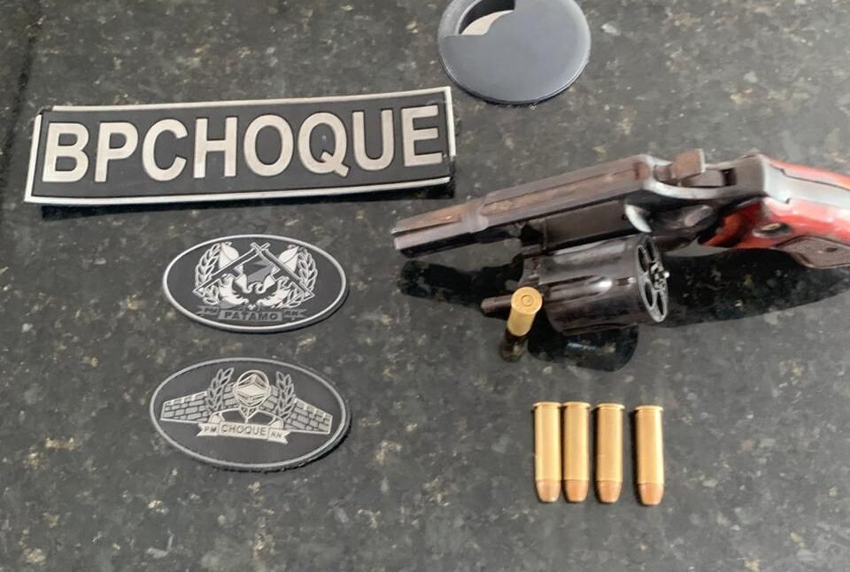 O BPCHOQUE CHEGOU: PM frustra assalto a mercadinho em Felipe Camarão com família refém; um suspeito morreu