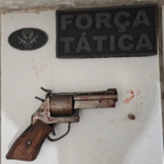 Suspeito atira contra policiais após perseguição e acaba baleado na Grande Natal