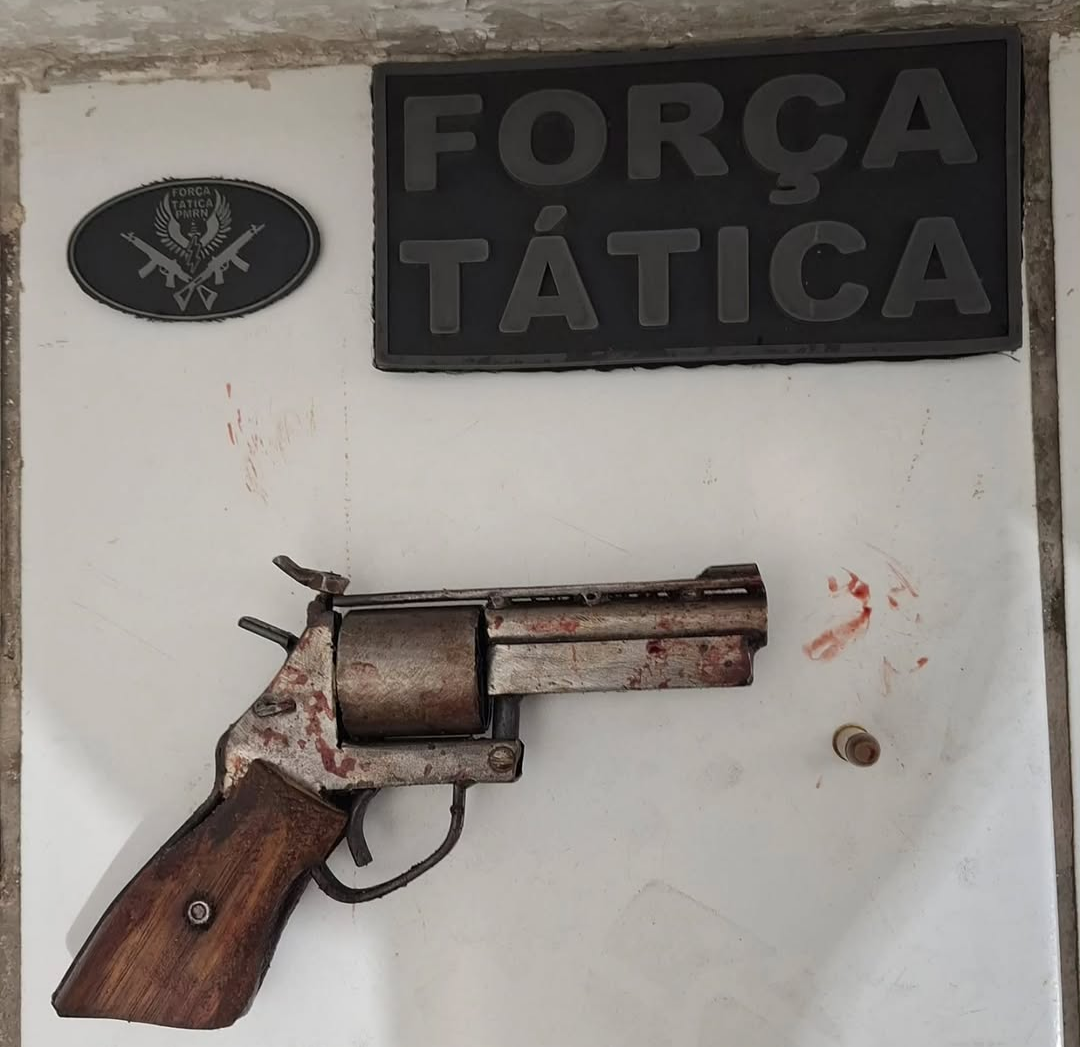 Suspeito atira contra policiais após perseguição e acaba baleado na Grande Natal