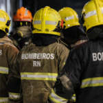 Incêndio destrói oito veículos em garagem de Parnamirim, na Grande Natal