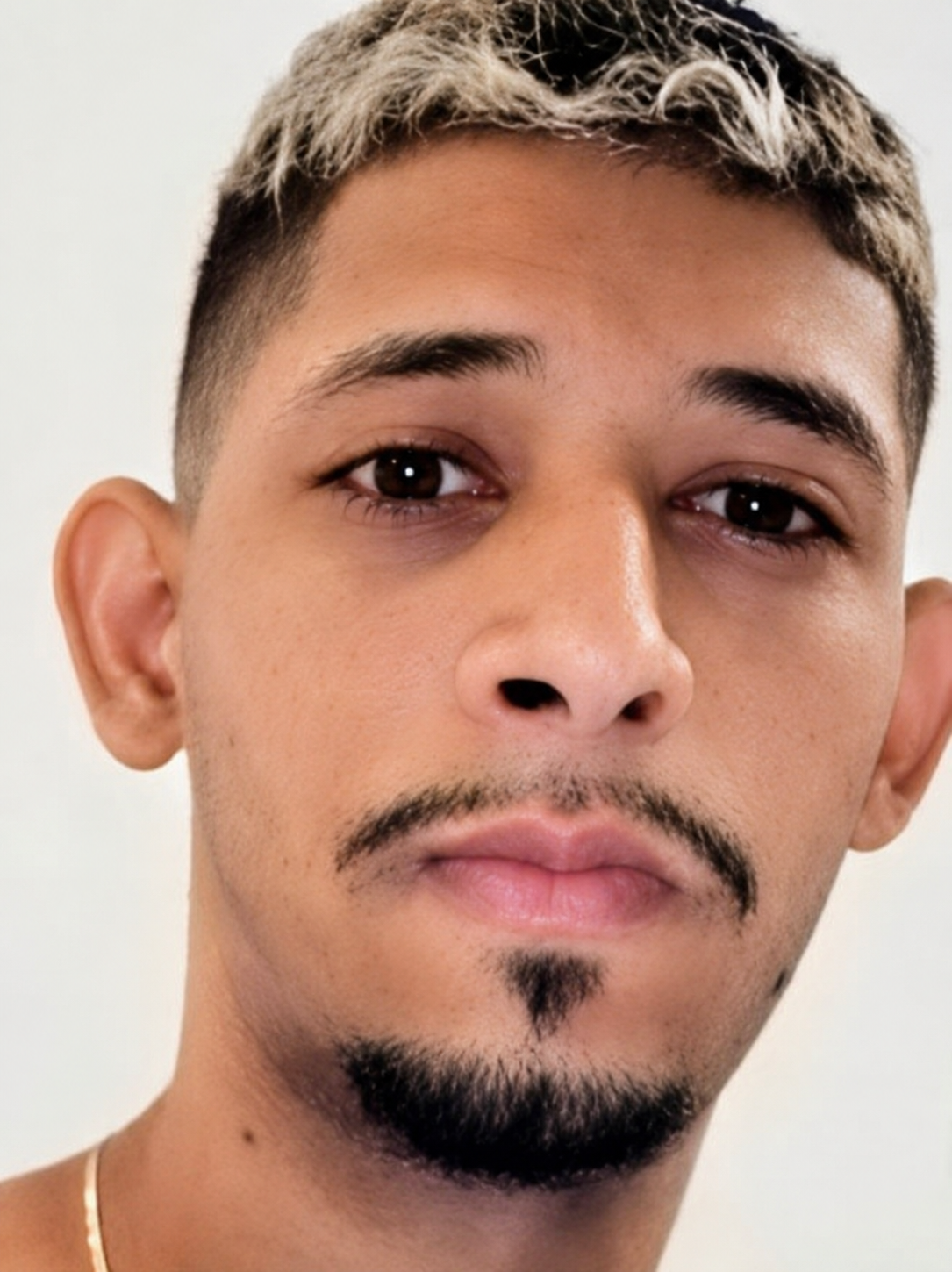 Jovem de 25 anos é perseguido e executado a tiros dentro de lava jato em Mossoró