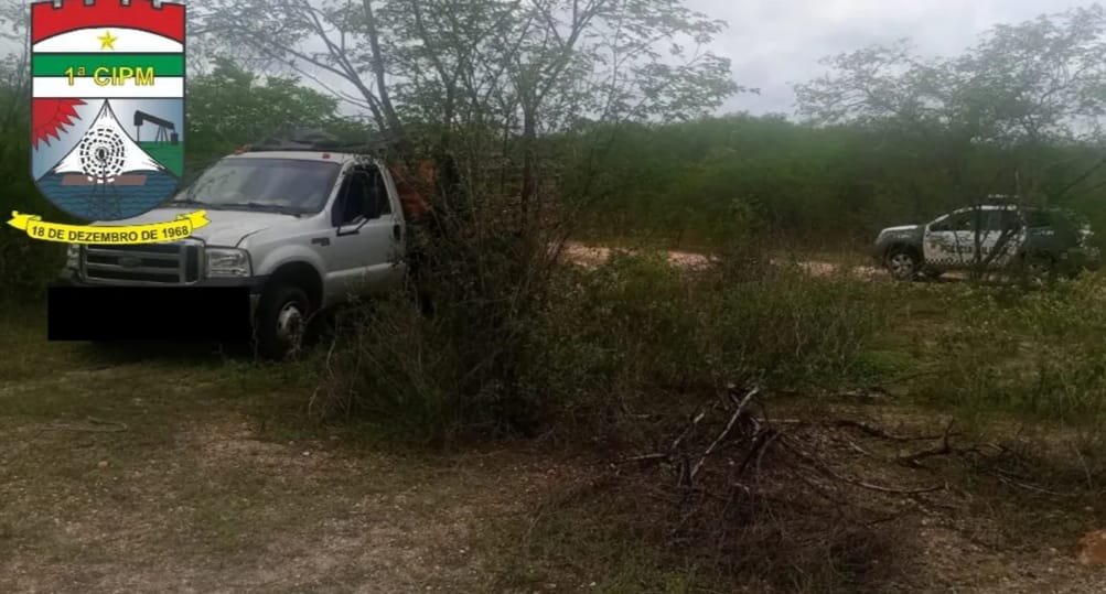 1ª CIPM localiza caminhão com queixa de roubo na RN-016, zona rural de Mossoró/RN