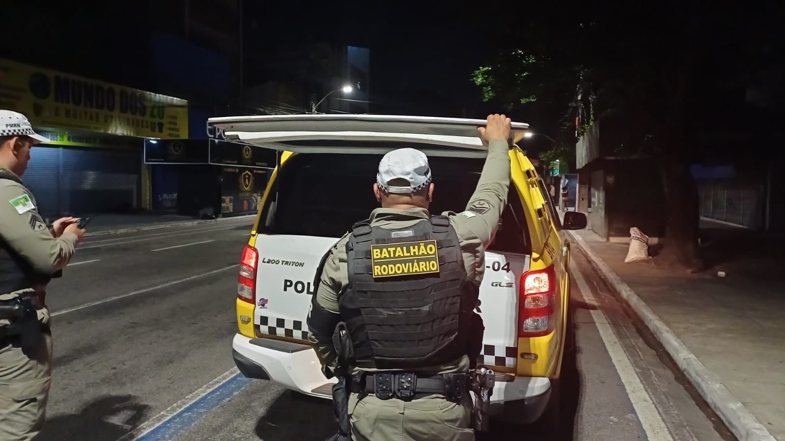 CPRE prende dois homens com mandados de prisão em aberto durante patrulhamento em Natal