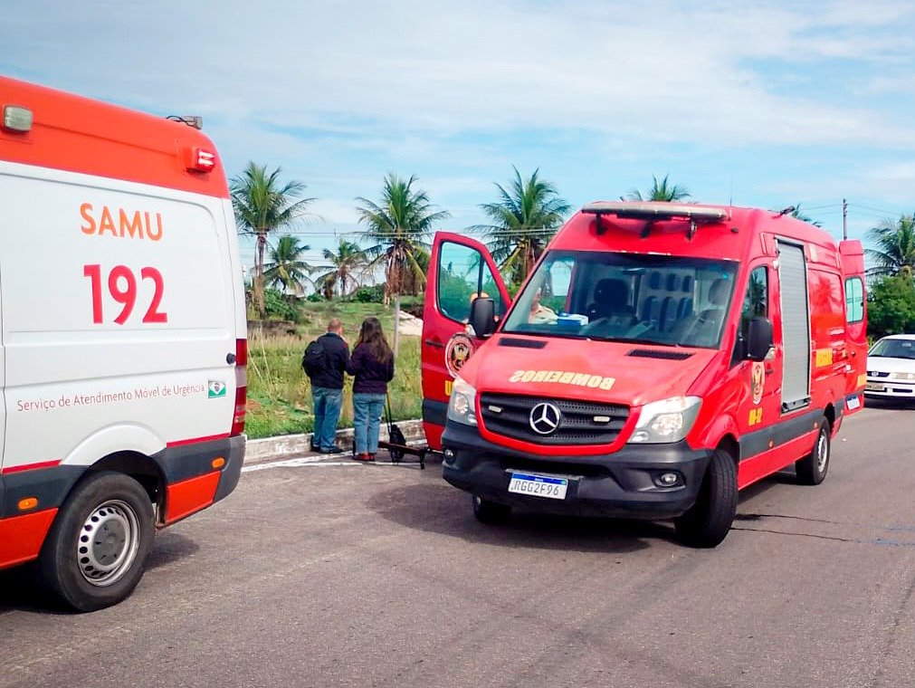 Pai e filho ficam feridos após colisão de motocicleta com cavalo solto na RN-023, em Santa Cruz