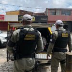 Foragido por dívida de pensão alimentícia tenta fugir pulando muros, mas é capturado pelo CPRE na Zona Norte de Natal