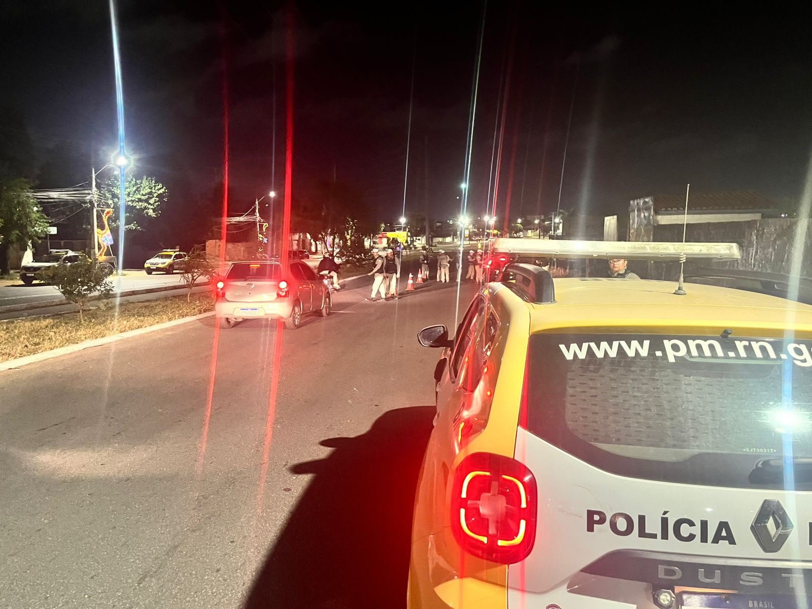 Adolescente de 15 anos é flagrado dirigindo durante blitz do CPRE e pai acaba preso na Grande Natal