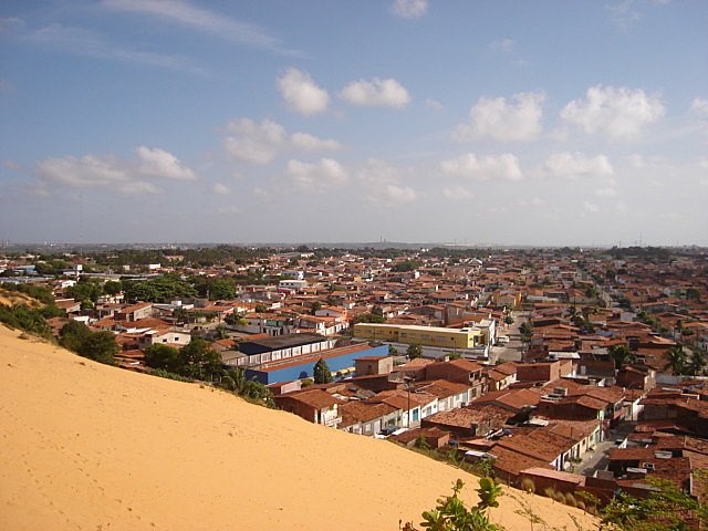 Homem é executado com tiros na cabeça em área de morro entre Cidade Nova e Felipe Camarão, em Natal