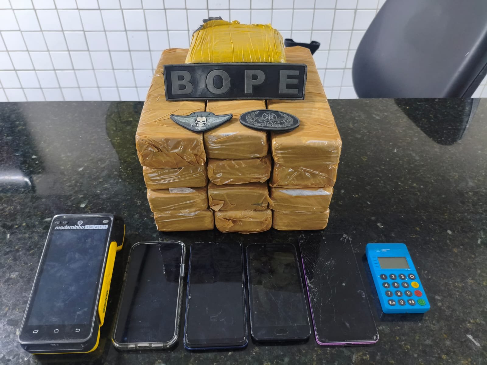BOPE fecha casa de jogos de azar e descobre depósito de drogas na Zona Oeste de Natal