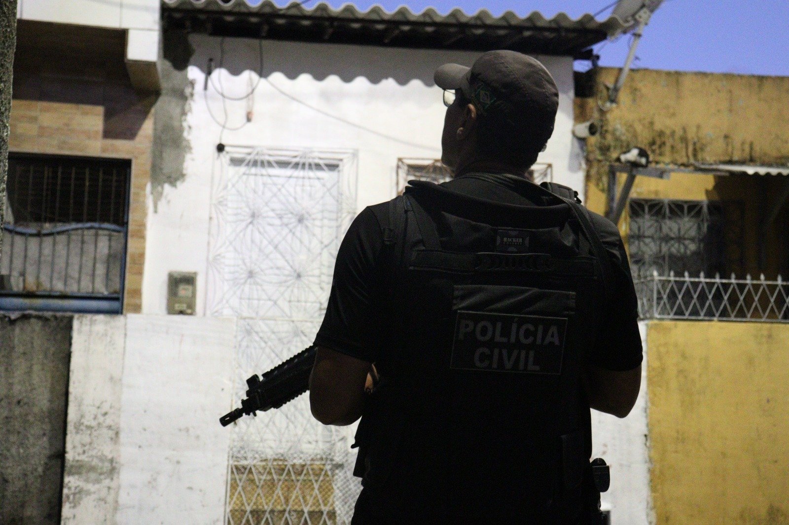 Polícia Civil prende homem suspeito de roubar R$ 20 mil em posto de combustíveis em São Gonçalo do Amarante