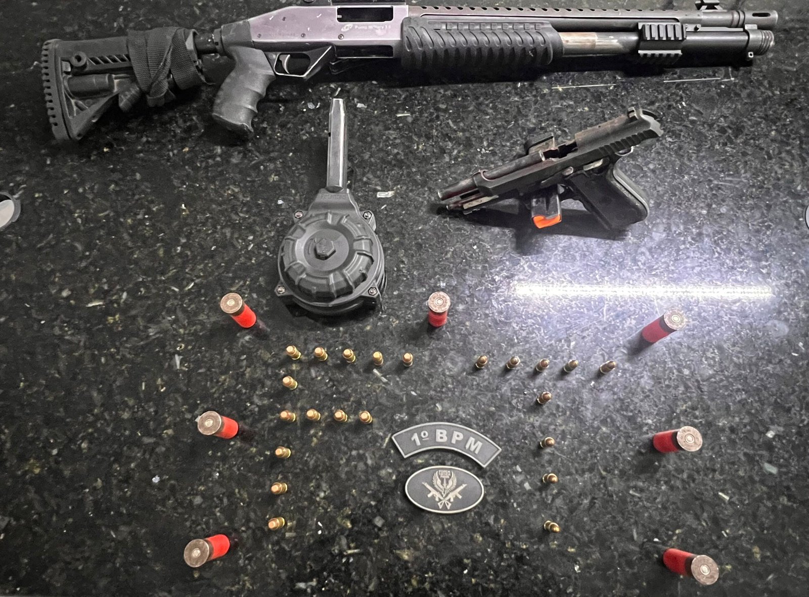 Confronto armado entre policiais militares e grupo armado deixa um morto e um ferido na comunidade da Guarita, no Alecrim