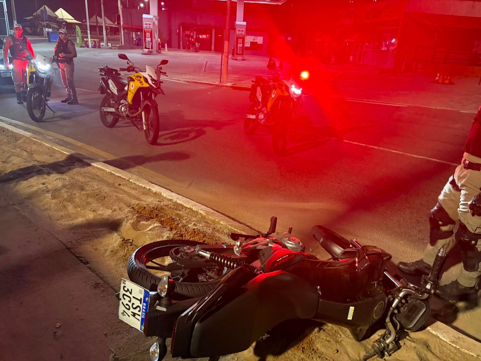 Batalhão Rodoviário e CPRE frustram “rolezinho” de motoqueiros, removem 12 motocicletas e interceptam condutor sem CNH na madrugada em Natal
