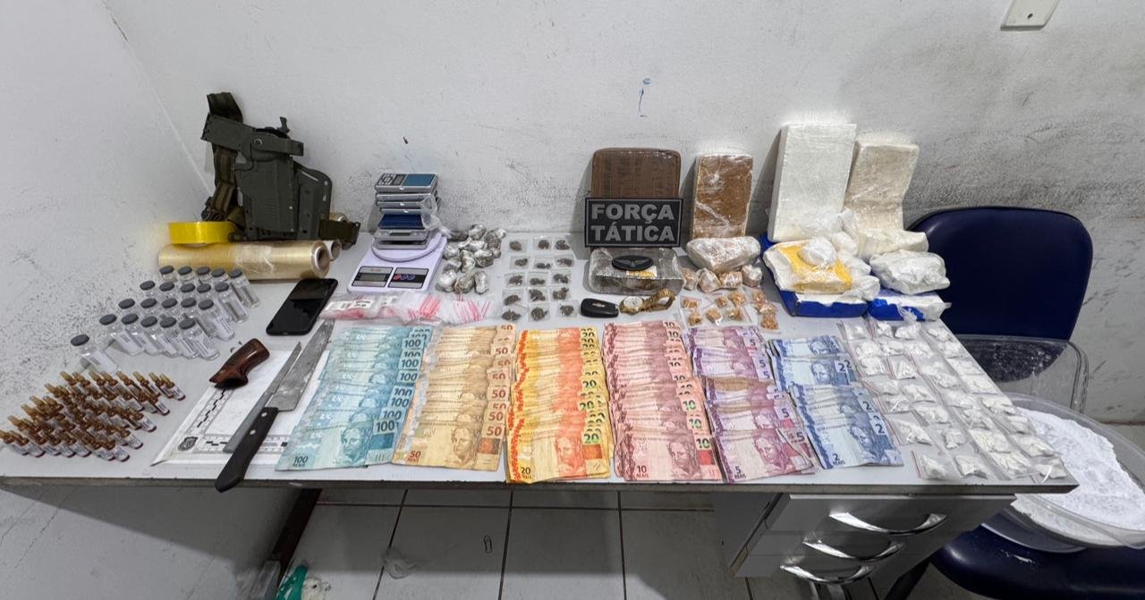 Força Tática fecha laboratório de drogas e apreende prensa, insumos e dinheiro na Zona Norte de Natal