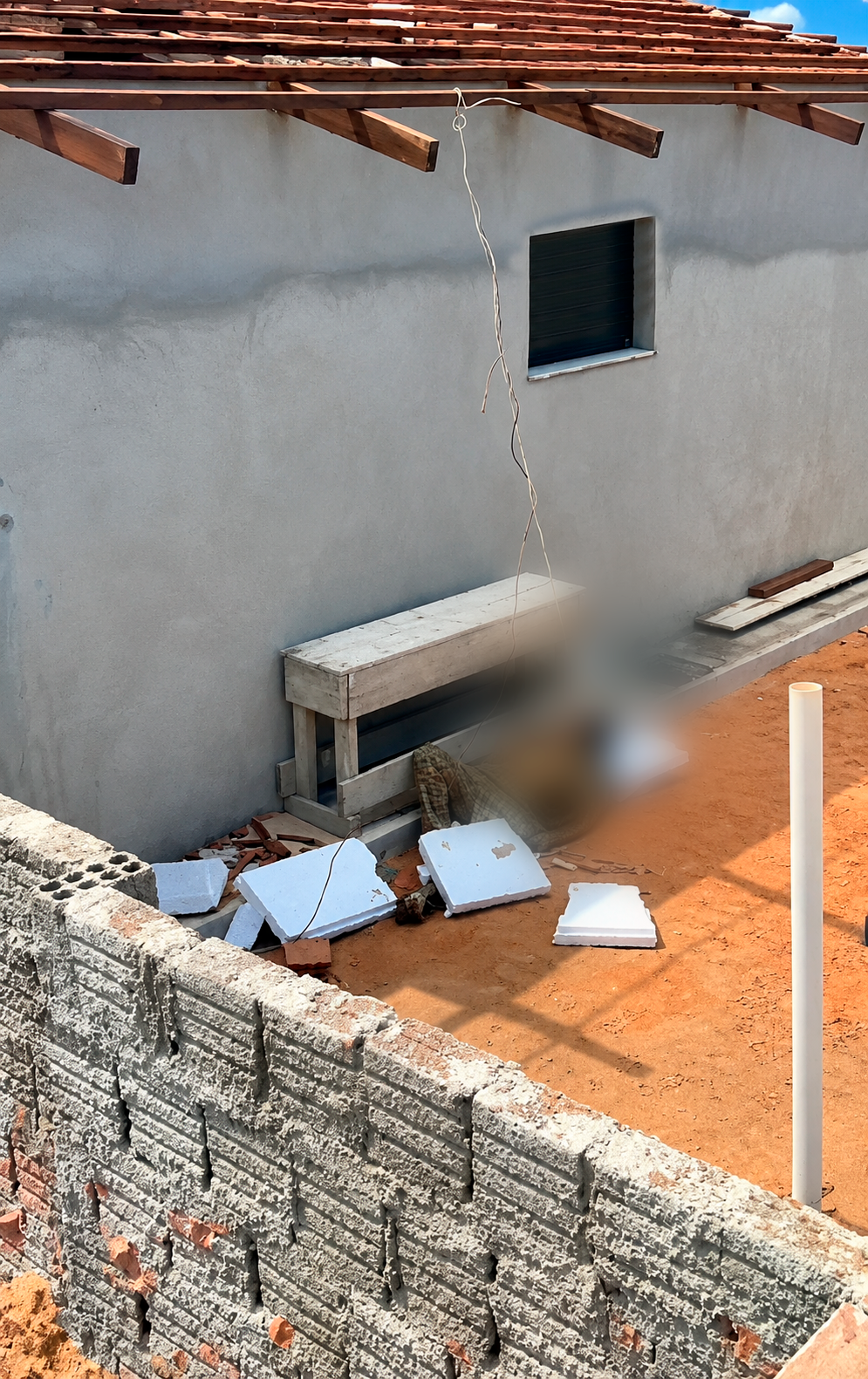 Corpo de mulher com medida protetiva contra o marido é encontrado em casa em construção em Extremoz