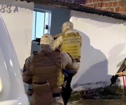 Operação Blindagem de Vidro desarticula setor disciplinar de facção e prende 12 pessoas em Natal