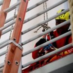 Bombeiros e SAMU socorrem vítima de queda de prédio no Centro de Caicó