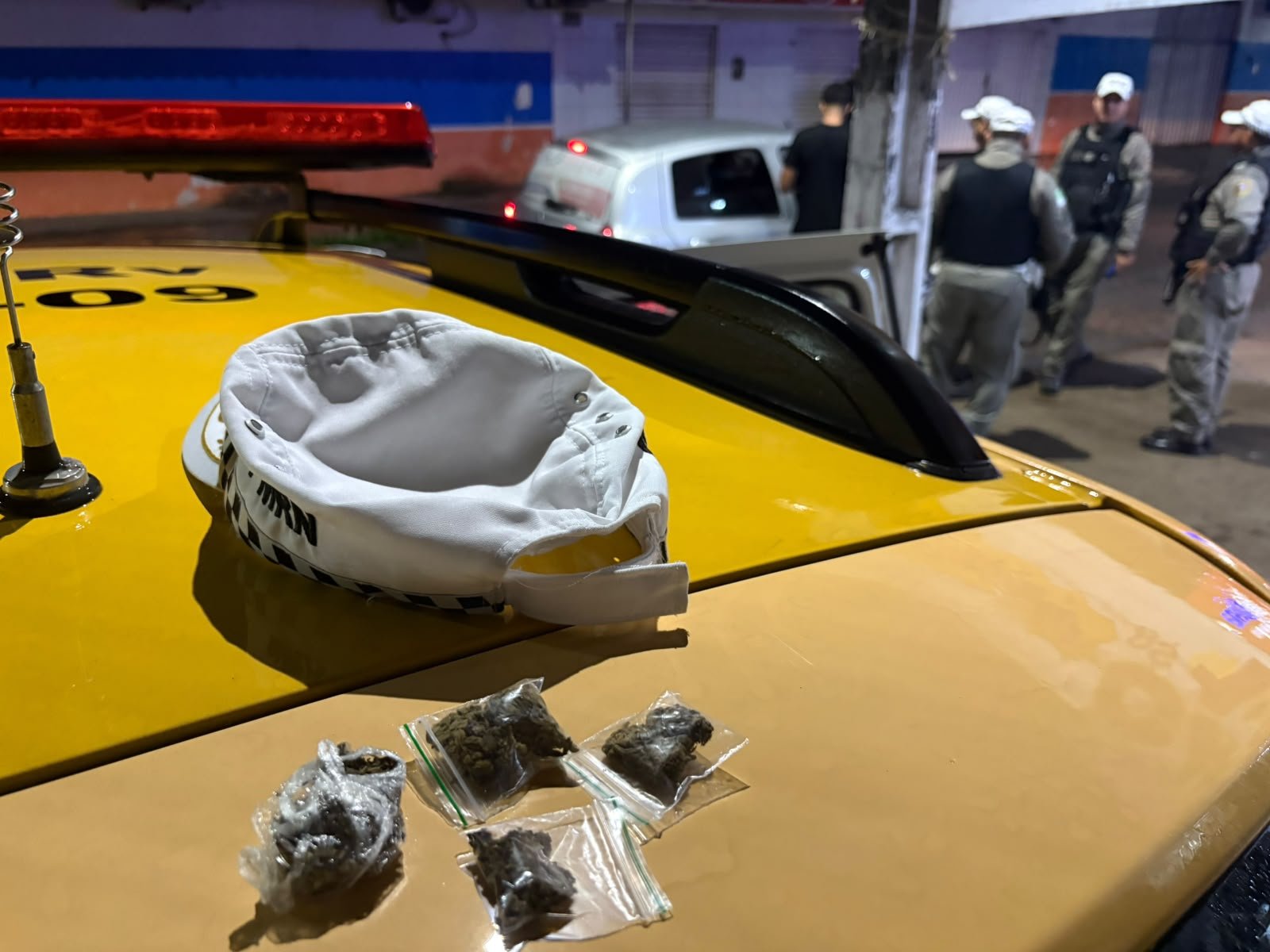 Batalhão Rodoviário flagra passageiro de transporte por aplicativo com maconha durante blitz em Extremoz