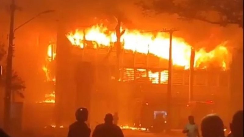 PortalBO/PE: Incêndio de grandes proporções destrói prédio de inovação e pesquisas científicas da UFPE no Recife
