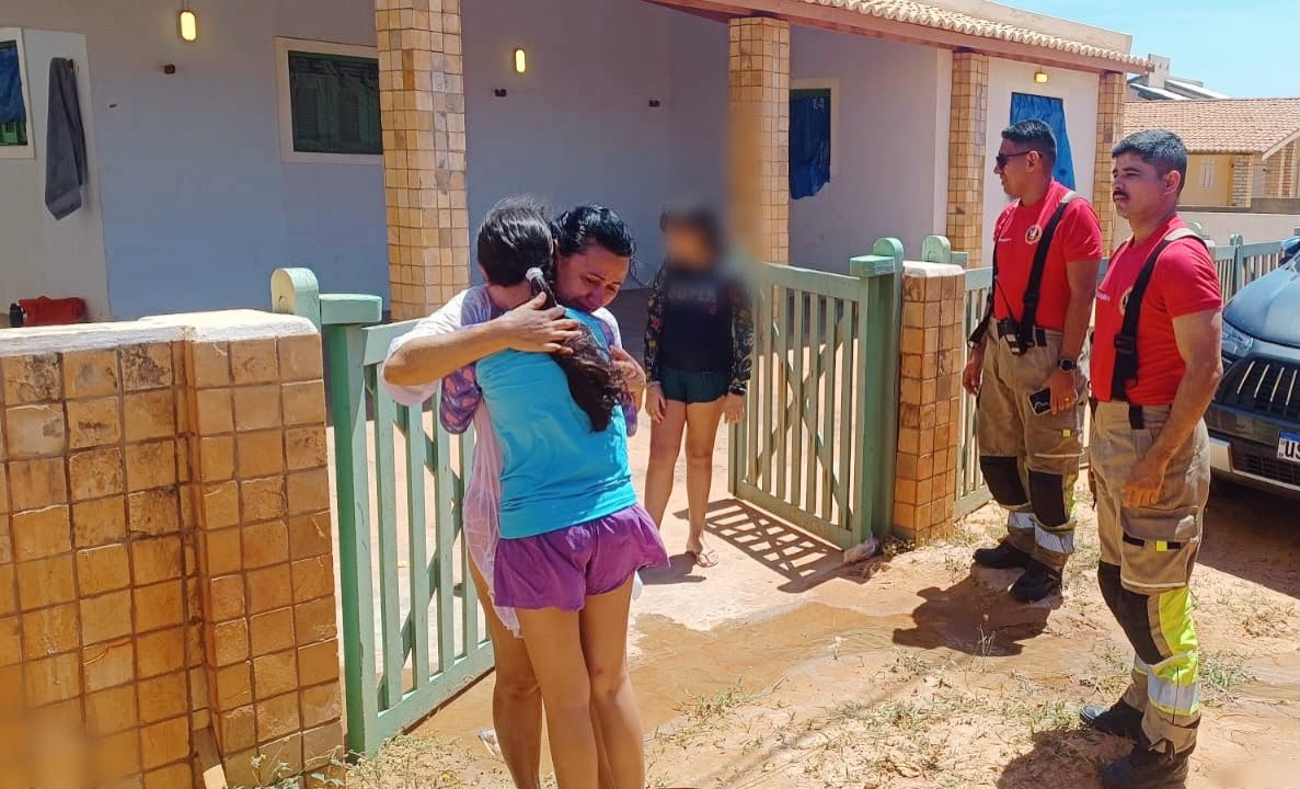 Bombeiros e PM resgatam criança que se perdeu em praia de Tibau durante feriado