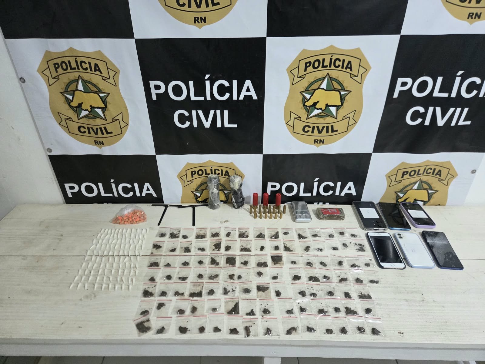 Operação Liberdade: Polícia Civil e PM prendem três suspeitos de facção e apreendem granadas caseiras na praia de Pipa