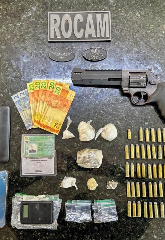ROCAM apreende arma de fogo calibre .357, munições e drogas durante patrulhamento no bairro Santos Reis