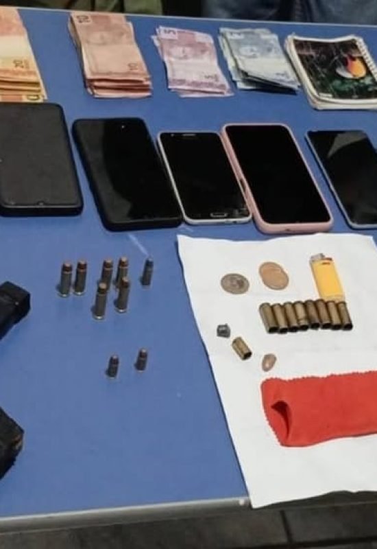 Operação policial apreende armas, munições e equipamentos de monitoramento após denúncia de tiros em Brejinho