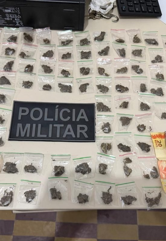 Operação Protetor das Divisas intercepta dupla e apreende dezenas de porções de maconha na Praia de Pipa