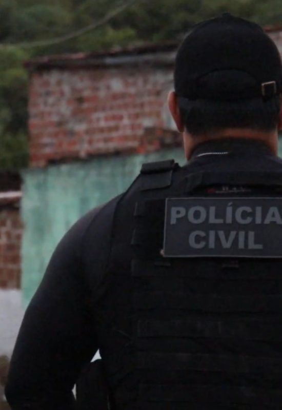 Homem de 58 anos é preso por suspeita de ameaça durante ação da Polícia Civil em Acari