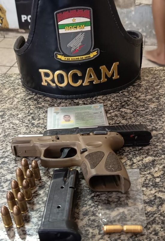 ROCAM apreende pistola 9 mm com suspeito durante patrulhamento no bairro Aeroporto em Mossoró