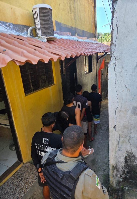 “Operação Liberdade”: Polícias Civil e Militar prendem seis integrantes de grupo criminoso por tráfico de drogas em Tibau do Sul