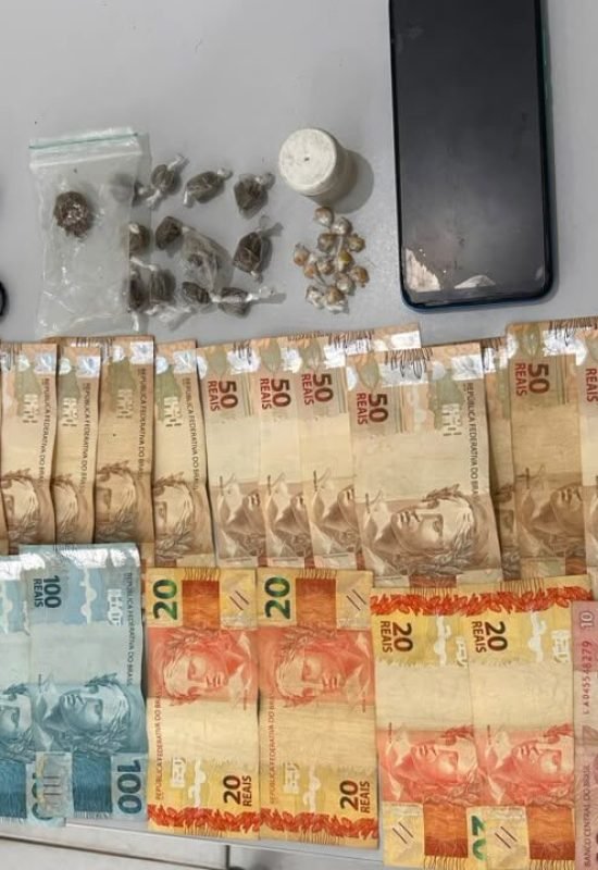 Suspeito tenta fugir de blitz, bate em outro veículo e é preso com celular roubado e drogas pela Guarda Municipal em Parnamirim