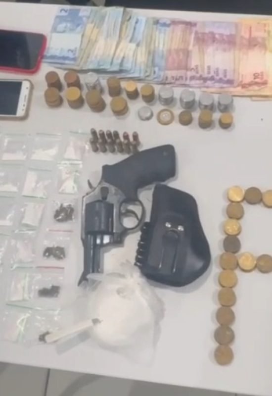 Força Tática do 3º e 11º BPM prende comerciante por tráfico e posse de arma na divisa entre Parnamirim e Macaíba