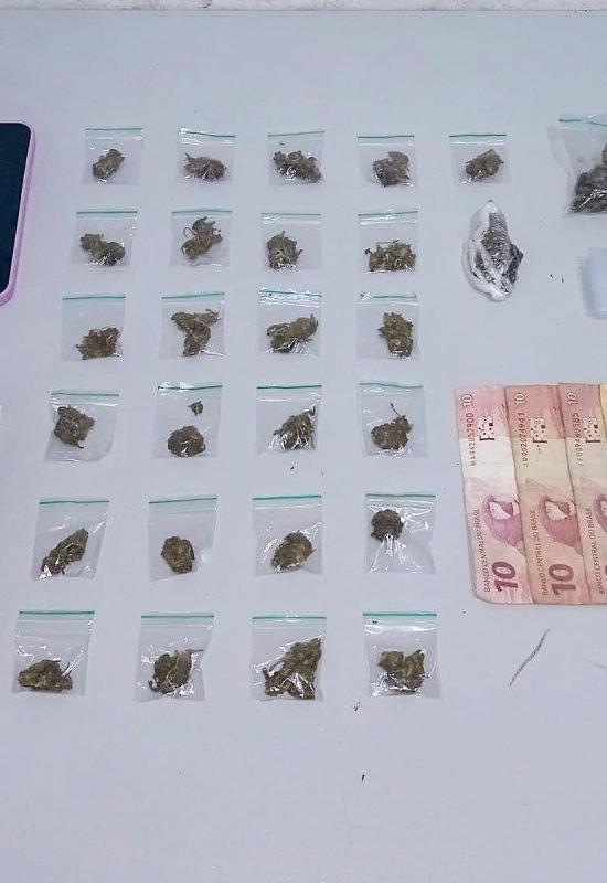 Casal é preso com porções de maconha e sacolas do tipo ‘ziplock’ no bairro Pajuçara