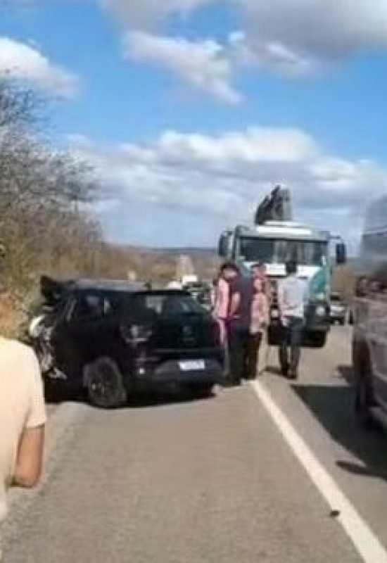 Mulher morre e duas pessoas ficam gravemente feridas em colisão frontal na BR-304 em Caiçara do Rio dos Ventos