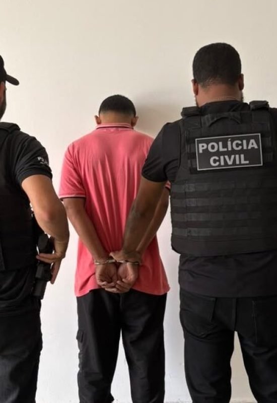 Polícia Civil prende jovem de 18 anos que tentava conseguir arma para atentar contra ex-companheira e namorado em Extremoz