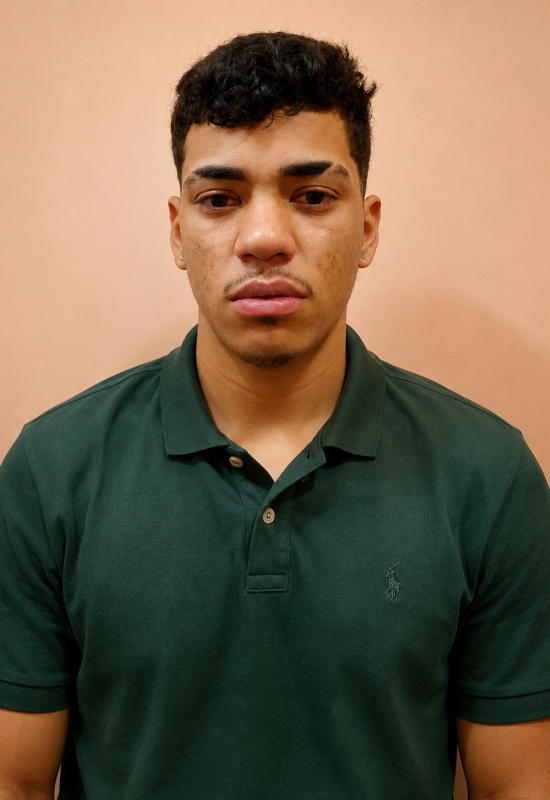 Jovem de 20 anos é executado a tiros em rede na companhia da namorada após criminosos invadirem casa fingindo ser policiais em Assú